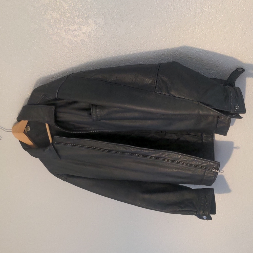 Leather jacket unbranded and well loved fits like a large